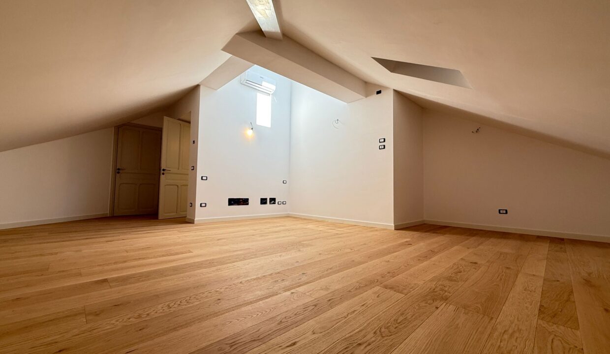 PHOTO-2025-10-10-11-45-43 92