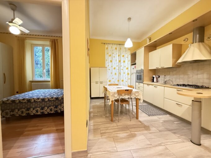 Camera-da-letto-trilocale-in-Alassio