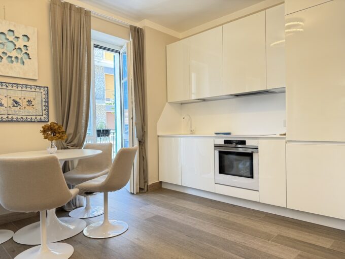 Soggiorno-bilocale-Alassio-vista-mare