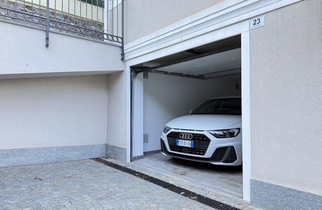 box auto Attico bilocale in Alassio